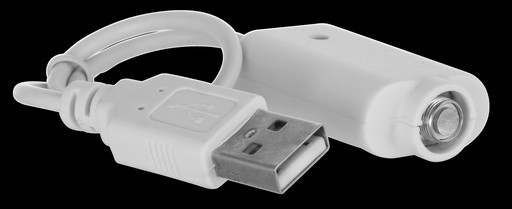 USB con cable blanco